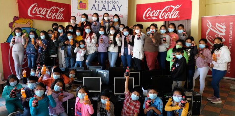 EMBOL dona dispositivos electrónicos a la Fundación Alalay en La Paz para apoyar la educación virtual de los niños