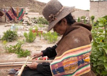 Más de 100 personalidades digitales se unen para revalorizar los tejidos ancestrales