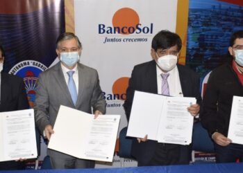 BancoSol y la UAGRM firman convenio que beneficia universitarios