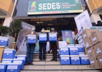 Apoyo a la campaña de vacunación: CBN dona 100 conservadores de frío al Sedes La Paz