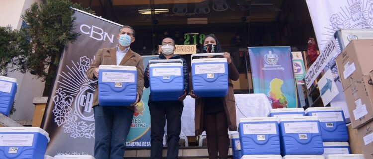 CBN continúa con su apoyo a la campaña de vacunación contra el COVID-19 con la donación de 100 conservadores de frío para vacunas al Sedes La Paz