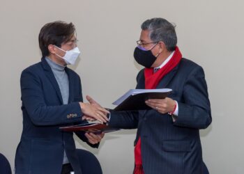 Samsung equipa sala de conferencias de la Facultad de Derecho de la UMSA