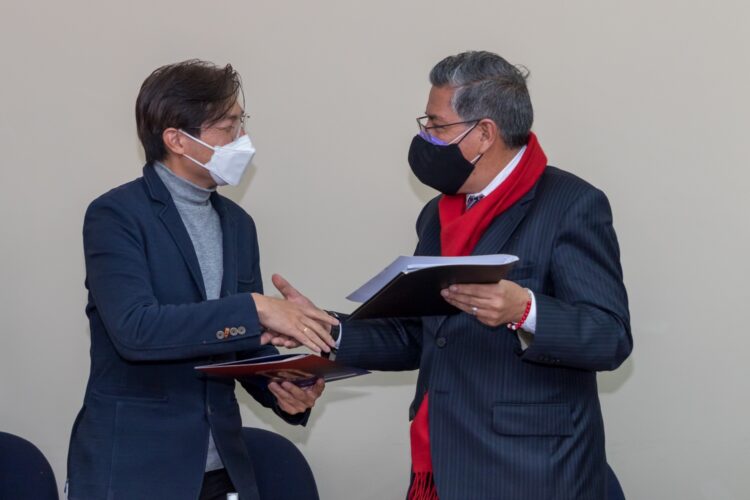 Samsung equipa sala de conferencias de la Facultad de Derecho de la UMSA