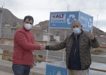 Fundación Coca-Cola Bolivia entrega contenedores a nueve municipios cercanos al Lago Titicaca