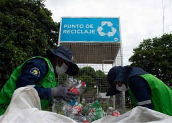 Entregan contenedores a más de 50 municipios para reciclar envases PET