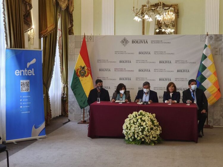 ENTEL apoya concursos fotográfico y testimonial sobre población refugiada en Bolivia