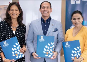 Nacional Seguros otorga 63 pólizas de seguro a jóvenes alteñas y cruceñas beneficiarias de “I3 Impacto Social”
