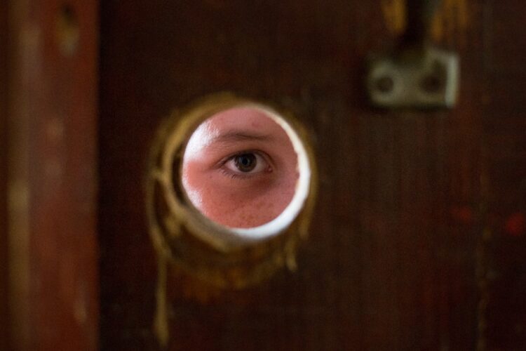 7 de 10 niñas en Bolivia sintieron acoso en línea en algún momento de su vida