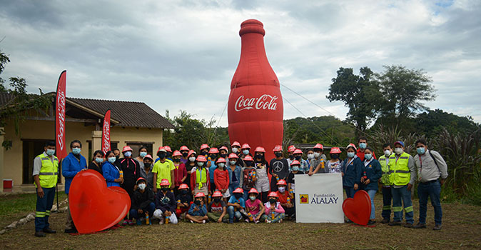 Fundación Coca-Cola de Bolivia apuesta por un mundo sin residuos y empoderamiento femenino 