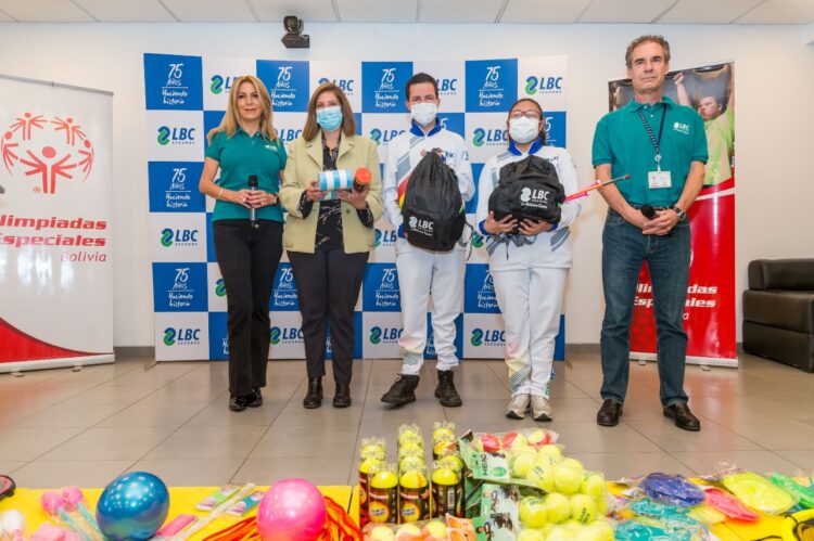 La BOLIVIANA CIACRUZ seguros entrega equipamiento a olimpiadas especiales Bolivia