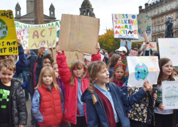 ONU/Laura Quinones Jóvenes activistas del medio ambiente se manifiestan durante la Conferencia sobre el Clima COP26 en Glasgow, Escocia.