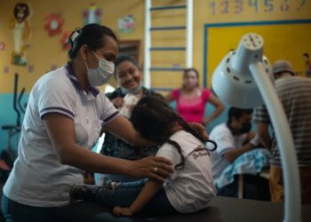 World Vision Bolivia y el Banco PRODEM dotan equipamiento para fisioterapia y material de bioseguridad al Centro de Educación Especial San Francisco de Asís