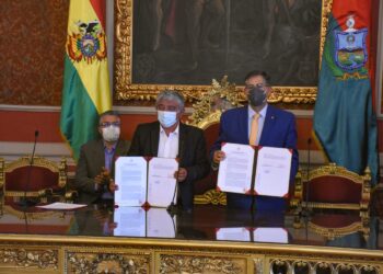 La CNI y el GAMLP firman convenio de cooperación interinstitucional para el acopio de residuos
