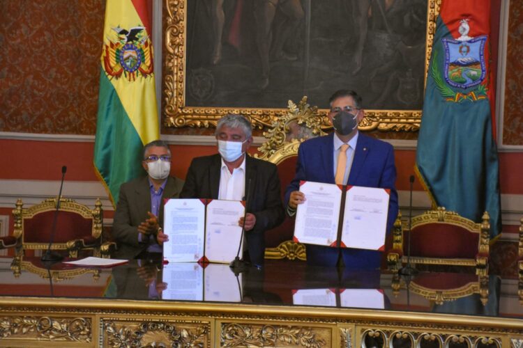 La CNI y el GAMLP firman convenio de cooperación interinstitucional para el acopio de residuos