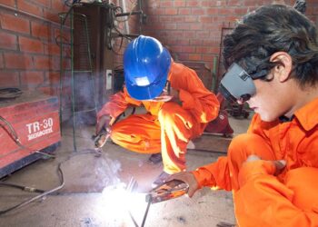 La solidaridad de BancoSol promueve el espíritu emprendedor con becas para Educación Técnica