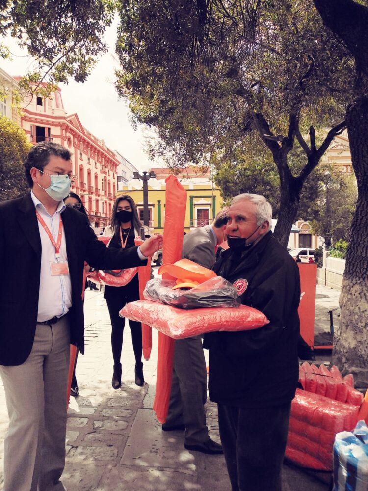 Ecofuturo construye oportunidades para los lustrabotas de la emblemática Plaza Murillo en la ciudad de La Paz