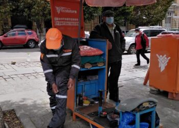 Ecofuturo construye oportunidades para los lustrabotas de la emblemática Plaza Murillo en la ciudad de La Paz