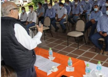 Linieros de CRE recibieron certificación para trabajar en ‘línea viva’ de Media y Alta Tensión