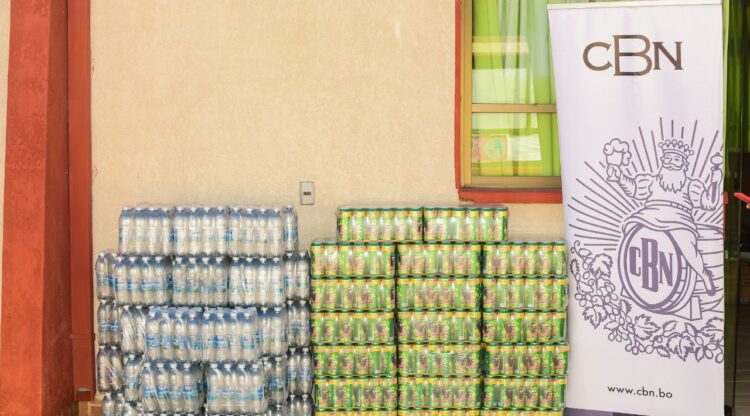 CBN dona agua embotellada y Maltín a damnificados por las riadas en Entre Ríos