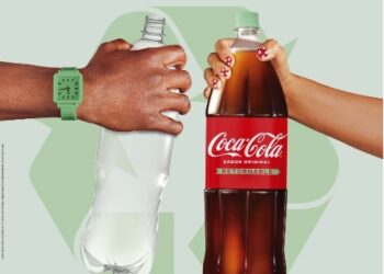 Coca-Cola fomenta el uso de botellas retornables con acción de intercambio de empaque por el Día de la Tierra