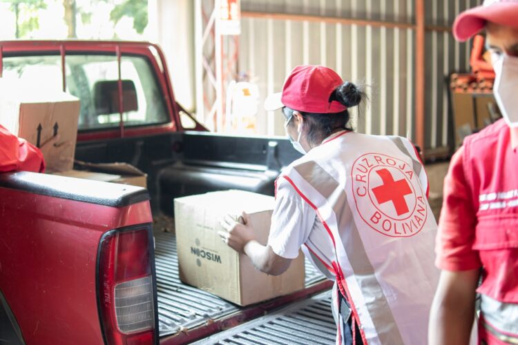 Embol dona más de 500 litros de alcohol en gel a La Cruz Roja