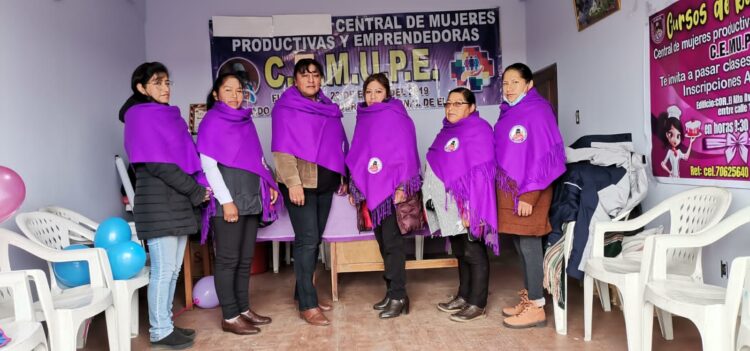 Banco FIE apoya a mujeres del servicio de transporte de la “Línea Lila-CE.MU.P.E” en la ciudad de El Alto