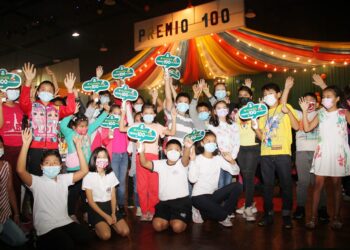 CRE R.L. entregó Bs 3,5 millones a los 5.000 mejores alumnos en el Día del Niño