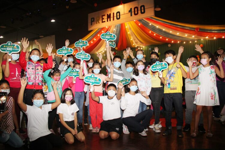 CRE R.L. entregó Bs 3,5 millones a los 5.000 mejores alumnos en el Día del Niño