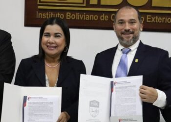 IBCE y la facultad de Ciencias Económicas de la UAGRM firman convenio de cooperación