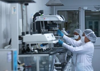 Primer Laboratorio Industrial Farmacéutico en recibir acreditación de su laboratorio de Control de Calidad