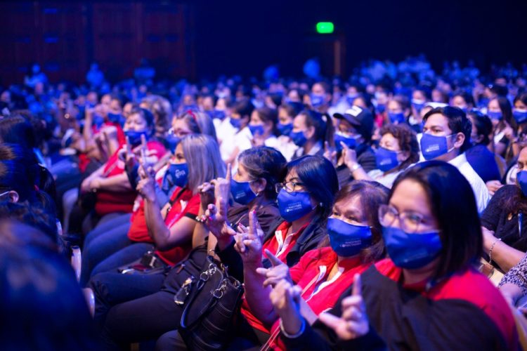 Tigo realizó el primer encuentro presencial de su programa Maestr@s Conectad@s