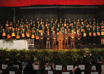 CRE R.L., graduó a su primera promoción de diplomados y expertos