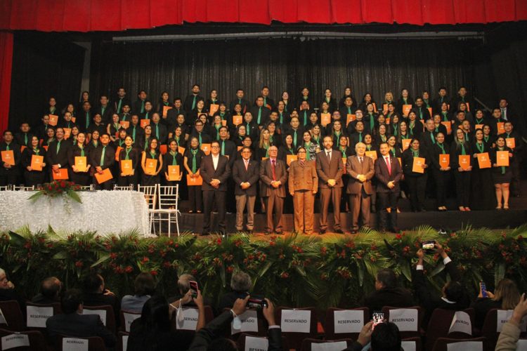 CRE R.L., graduó a su primera promoción de diplomados y expertos