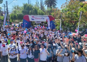 Campaña “Caminando por la Vida” a favor de niñas y niños con cáncer congregó a más de 1.500 personas en Cochabamba