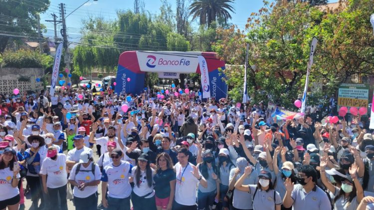 Campaña “Caminando por la Vida” a favor de niñas y niños con cáncer congregó a más de 1.500 personas en Cochabamba