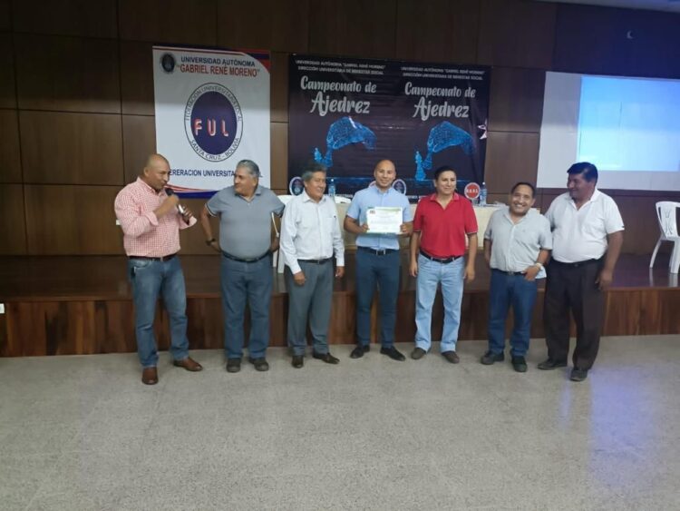 Finning Bolivia inspira a estudiantes de Universidades con charlas STEM