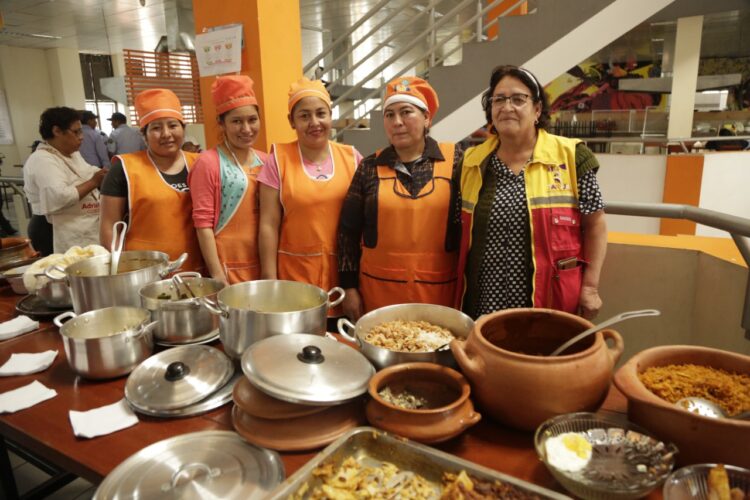 Mercados populares bolivianos para el mundo: riqueza gastronómica y mujeres empoderadas
