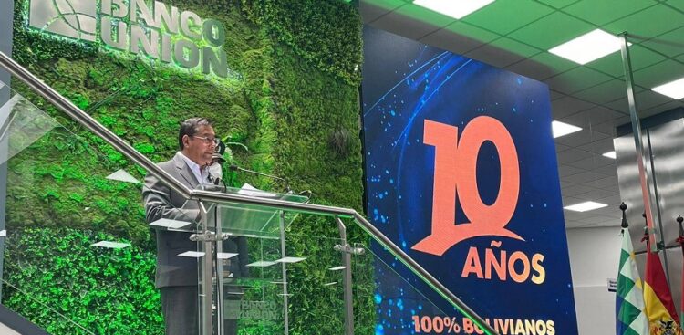 Presidente Arce asegura que ministerios instalan paneles solares para generación de electricidad