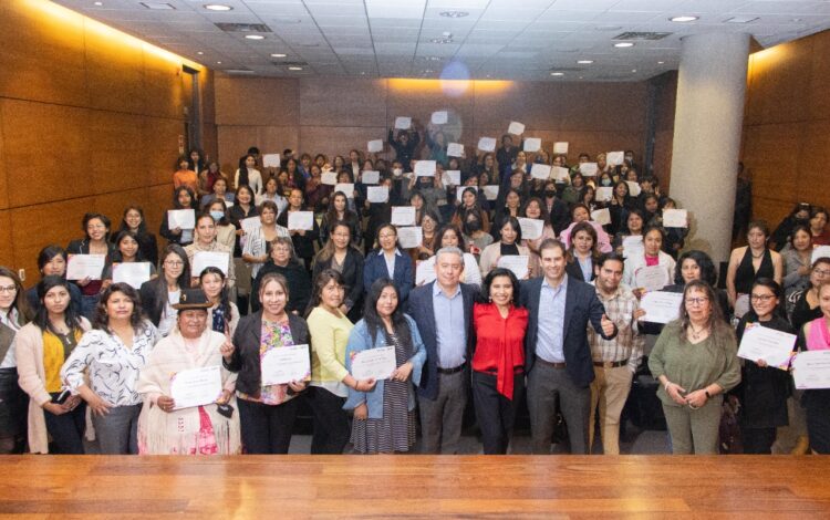 Más de 2.000 mujeres de todo el país se gradúan como emprendedoras con educación financiera