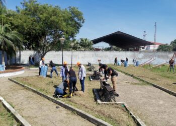 Campaña Ecolimpieza: plazuela del comité  Cívico en Montero luce remozada