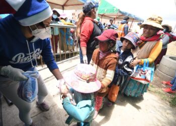 CBN a través de su marca Pepsi entrega juguetes a niñas y niños de la ciudad de El Alto