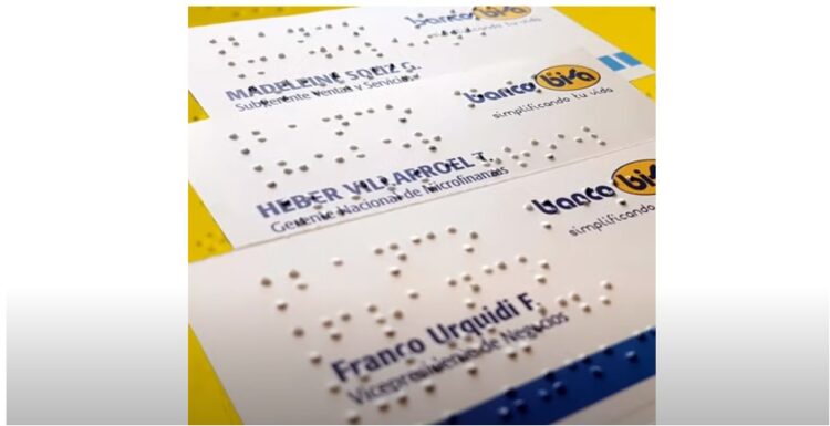 Inclusión: Tarjetas de presentación de funcionarios de Banco BISA  incluyen braille