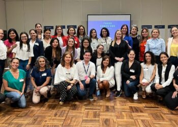 8 funcionarias de BancoSol participan en los programas de «Liderazgo para Transformar» de la Fundación Iguales