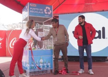 Fundación Coca-Cola de Bolivia entrega el contenedor Vital 2.500 al Servicio Departamental de Deportes de La Paz