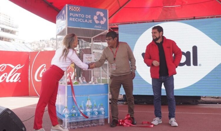 Fundación Coca-Cola de Bolivia entrega el contenedor Vital 2.500 al Servicio Departamental de Deportes de La Paz