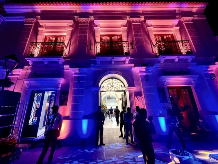 Emprendedores y artistas brillaron en la “Noche de estrellas” de BancoSol en La Paz