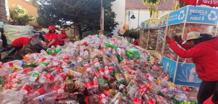 Recicladores se beneficiaron con 6,7 toneladas de botellas plásticas para su respectivo reciclaje