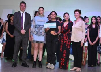 Nacional Seguros presente en el evento «Reimaginando la Moda» de UPSA  y la Embajada de Suecia