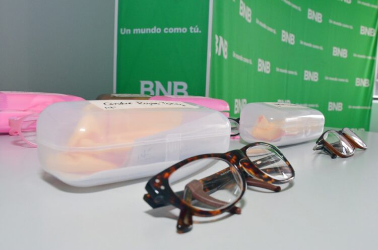 Veo Veo: el programa de salud visual del BNB en 2023 otorgó más de mil lentes a personas con discapacidad
