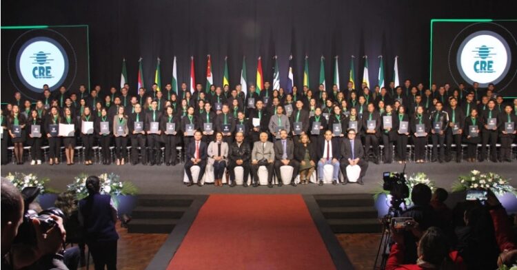 CRECE gradúa 232 expertos y diplomados en carreras técnicas